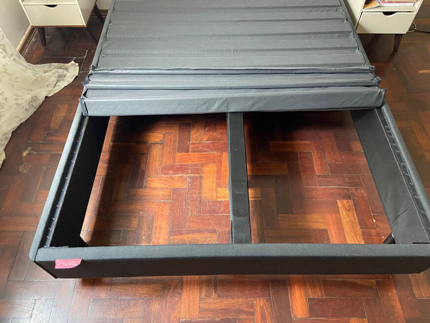 imagem de uma cama box sendo montada